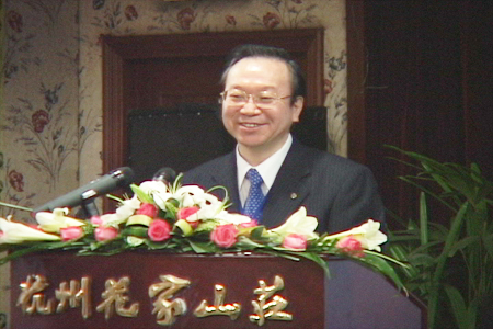 Dr. Mitsugu Watanabe giving a Keynote Speech at the 2nd International Oyster Symposium (2007).